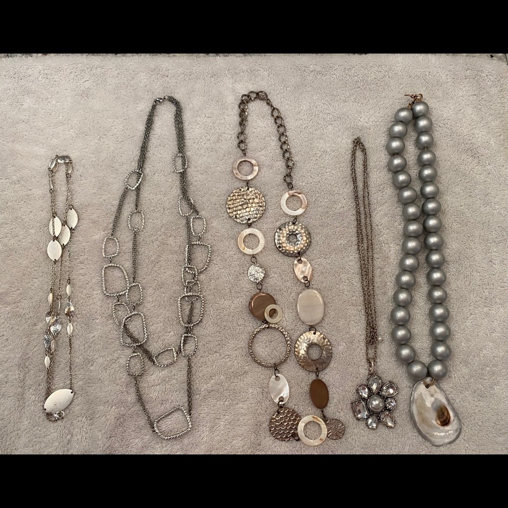 Group of 5 necklaces